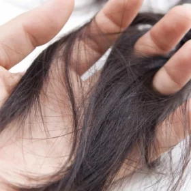Dites adieu à la chute de cheveux avec les minéraux de la mer Morte !